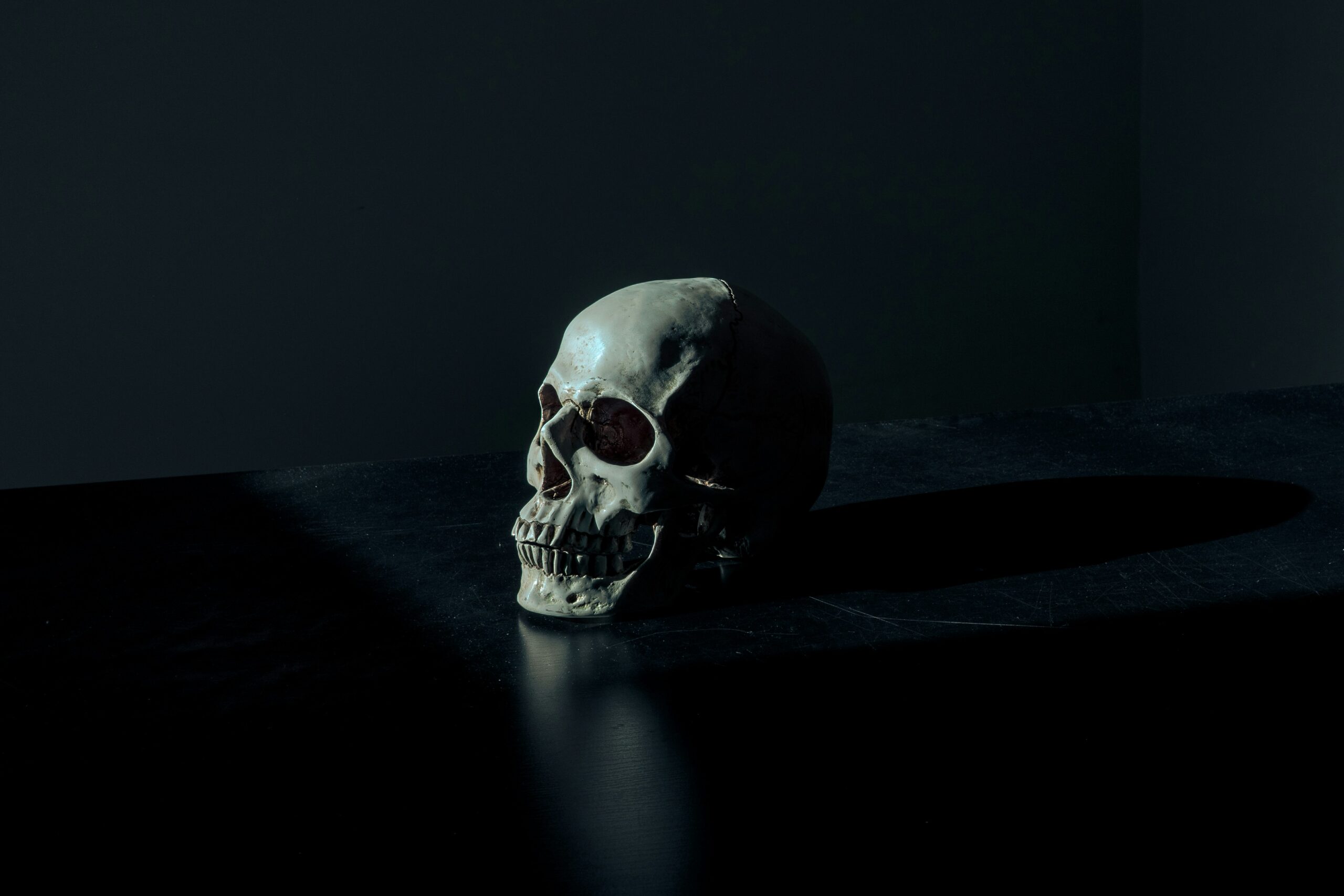 Dream interpretation of violent dreams as symbols of endings and boundaries