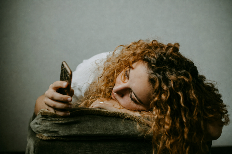 Doomscrolling Dreams: Why Night News Can Trigger Nightmares