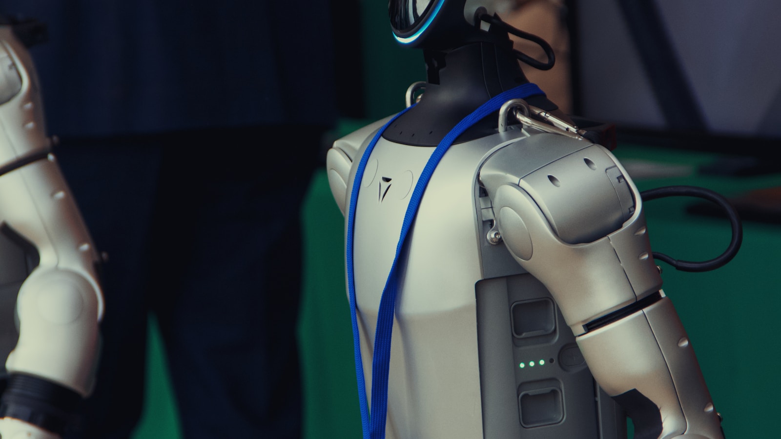 Dreaming About Robots Replacing You: Meaning, AI Anxiety, and What to Track